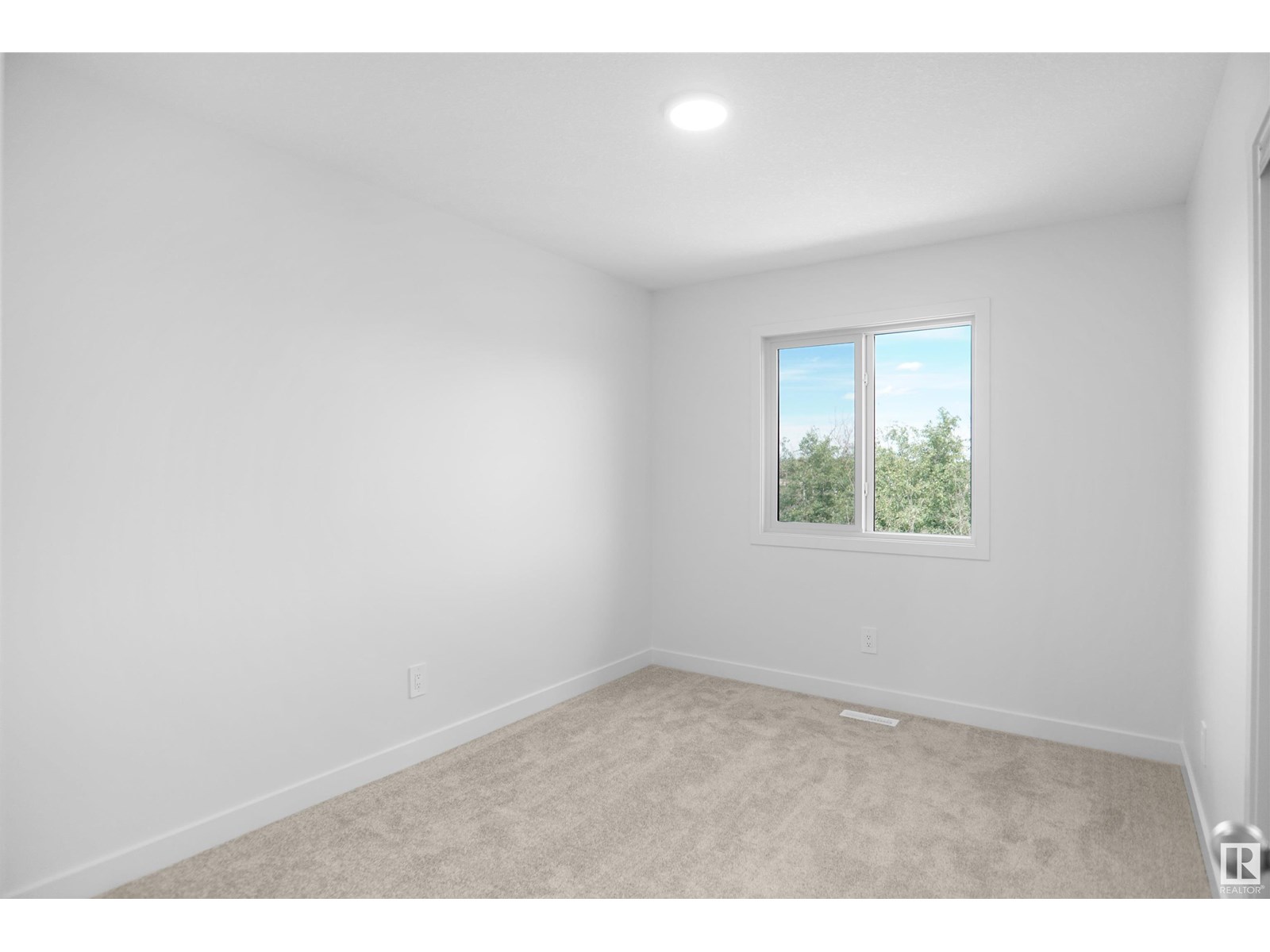 Photo 28 of 22916 82 Av Nw, Edmonton AB