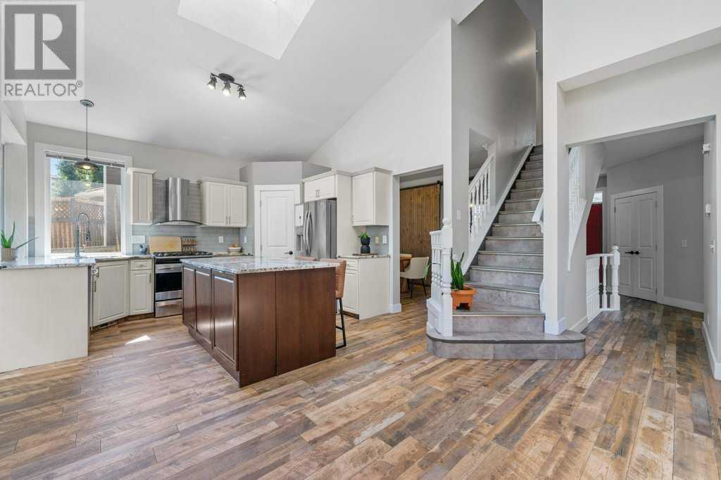 Single Family House for Sale in  Douglasdale Point SE Douglasdale/Glen Calgary 