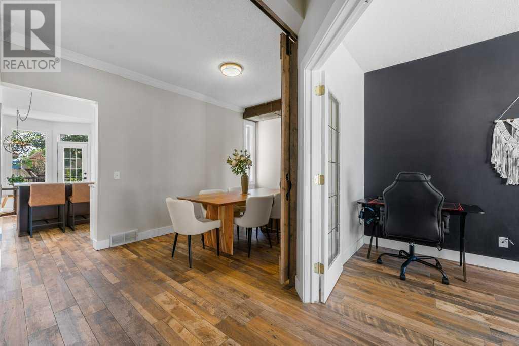 Single Family House for Sale in  Douglasdale Point SE Douglasdale/Glen Calgary 