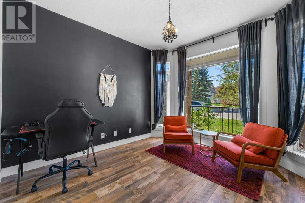 Single Family House for Sale in  Douglasdale Point SE Douglasdale/Glen Calgary 