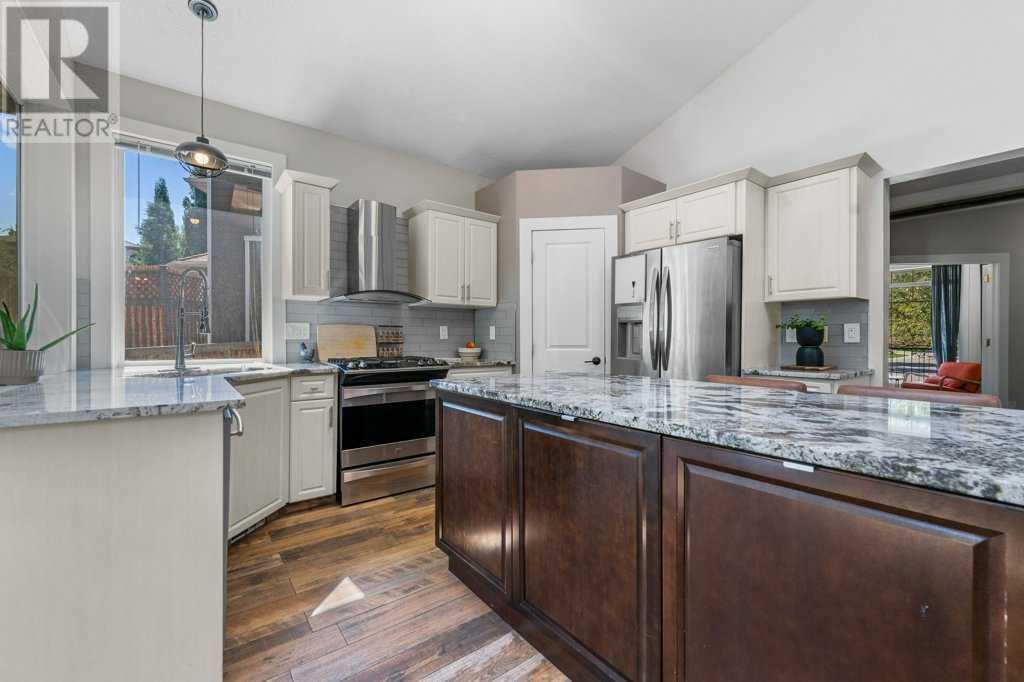 Single Family House for Sale in  Douglasdale Point SE Douglasdale/Glen Calgary 