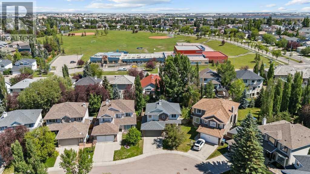 Single Family House for Sale in  Douglasdale Point SE Douglasdale/Glen Calgary 