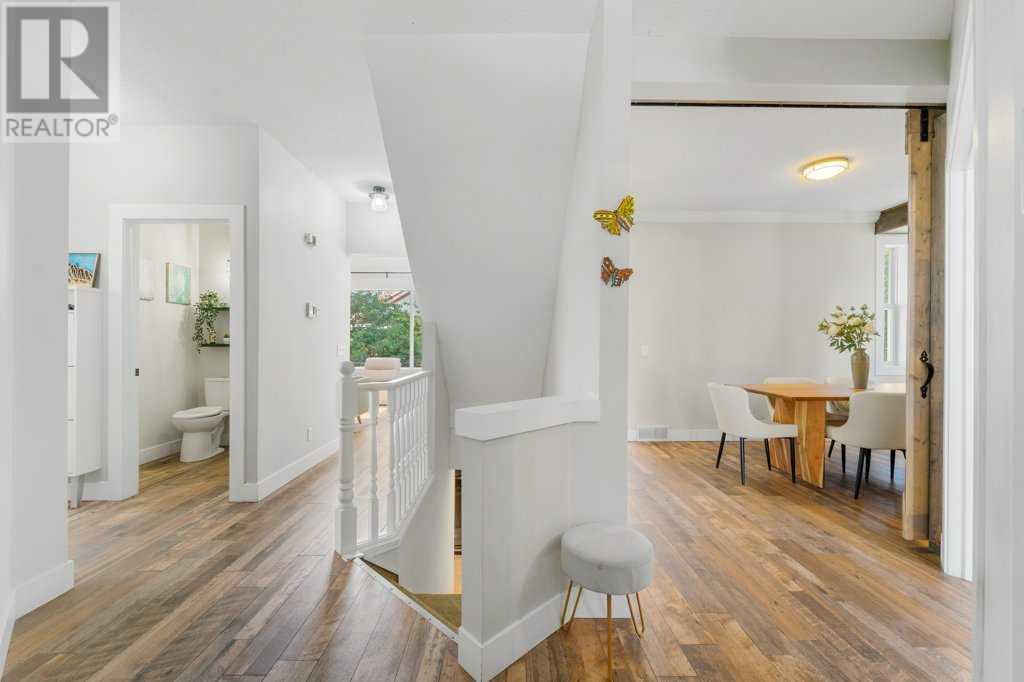 Single Family House for Sale in  Douglasdale Point SE Douglasdale/Glen Calgary 