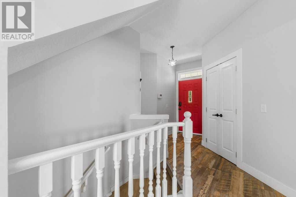 Single Family House for Sale in  Douglasdale Point SE Douglasdale/Glen Calgary 