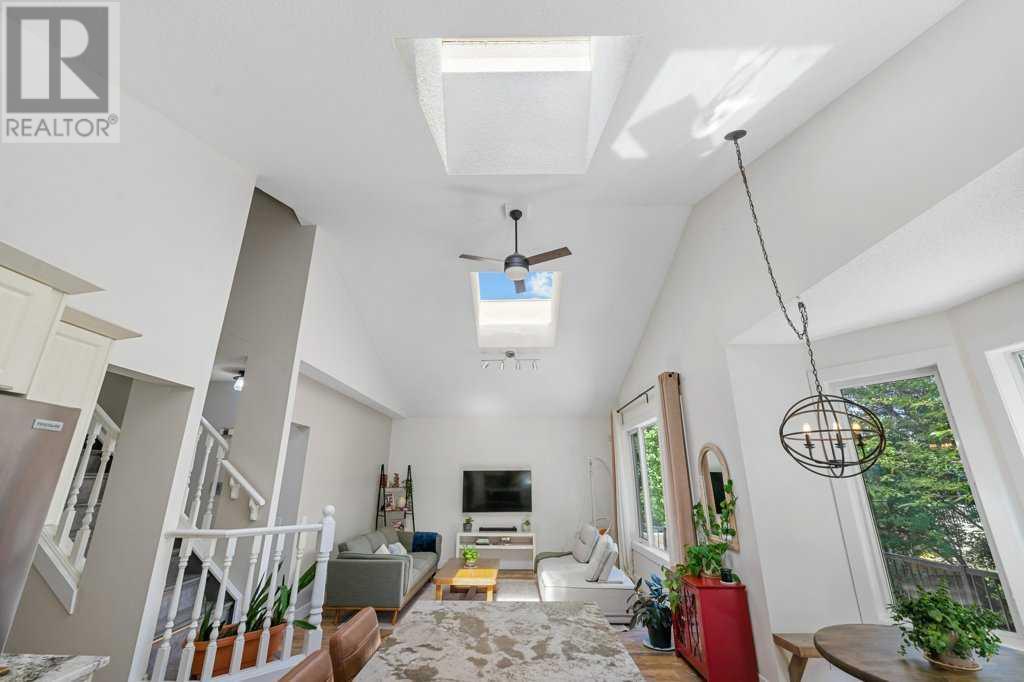 Single Family House for Sale in  Douglasdale Point SE Douglasdale/Glen Calgary 