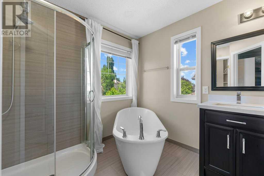 Single Family House for Sale in  Douglasdale Point SE Douglasdale/Glen Calgary 
