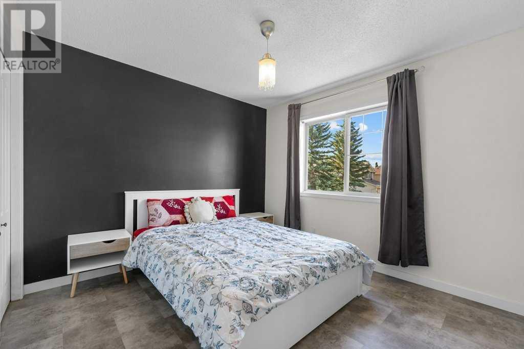 Single Family House for Sale in  Douglasdale Point SE Douglasdale/Glen Calgary 