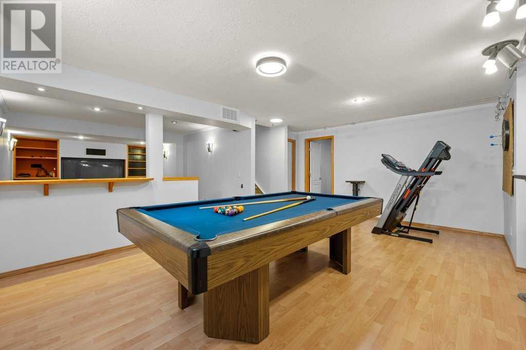 Single Family House for Sale in  Douglasdale Point SE Douglasdale/Glen Calgary 