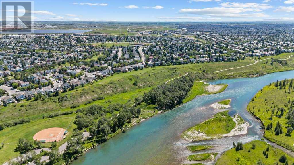 Single Family House for Sale in  Douglasdale Point SE Douglasdale/Glen Calgary 