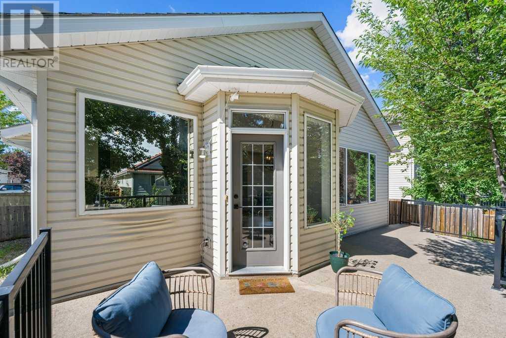 Single Family House for Sale in  Douglasdale Point SE Douglasdale/Glen Calgary 