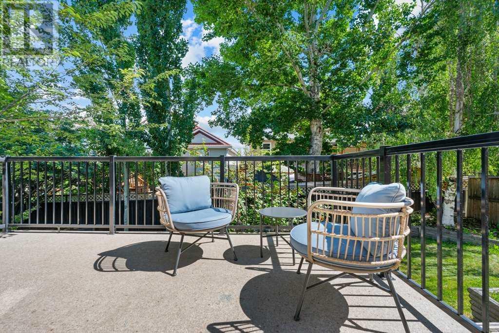 Single Family House for Sale in  Douglasdale Point SE Douglasdale/Glen Calgary 