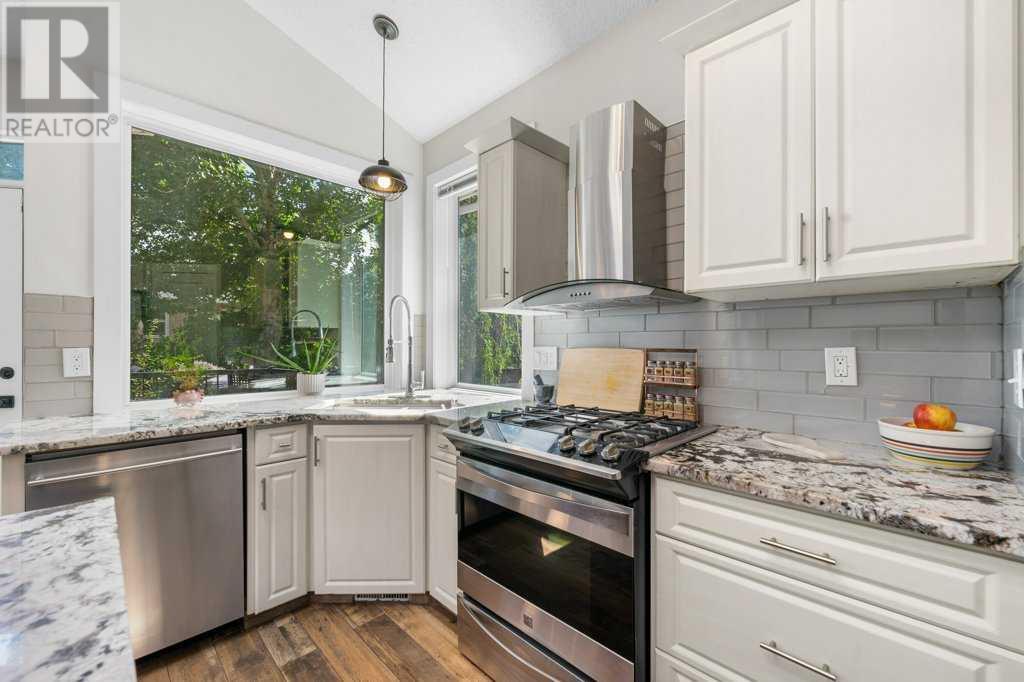 Single Family House for Sale in  Douglasdale Point SE Douglasdale/Glen Calgary 