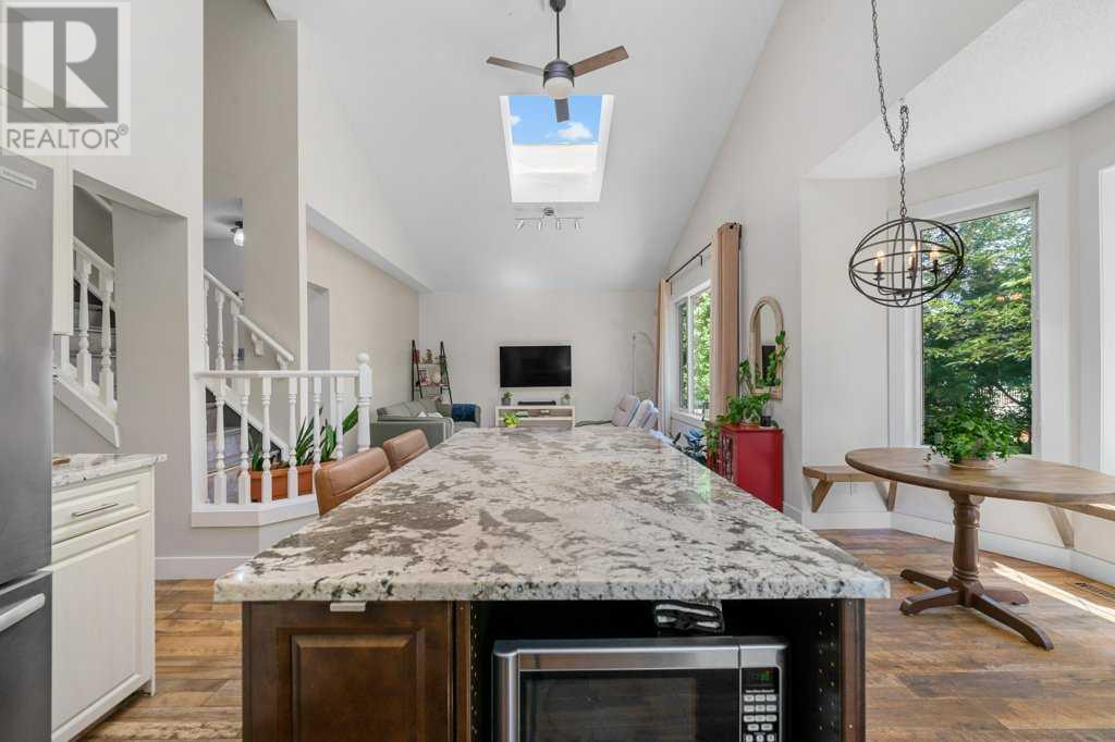 Single Family House for Sale in  Douglasdale Point SE Douglasdale/Glen Calgary 