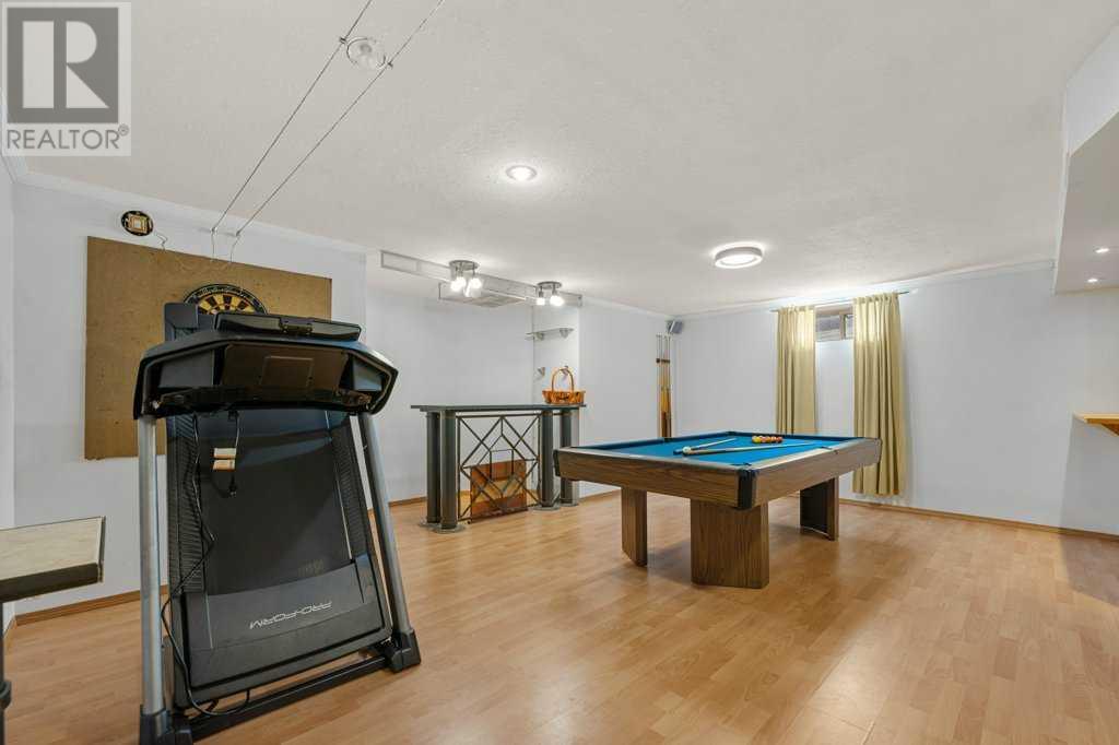 Single Family House for Sale in  Douglasdale Point SE Douglasdale/Glen Calgary 