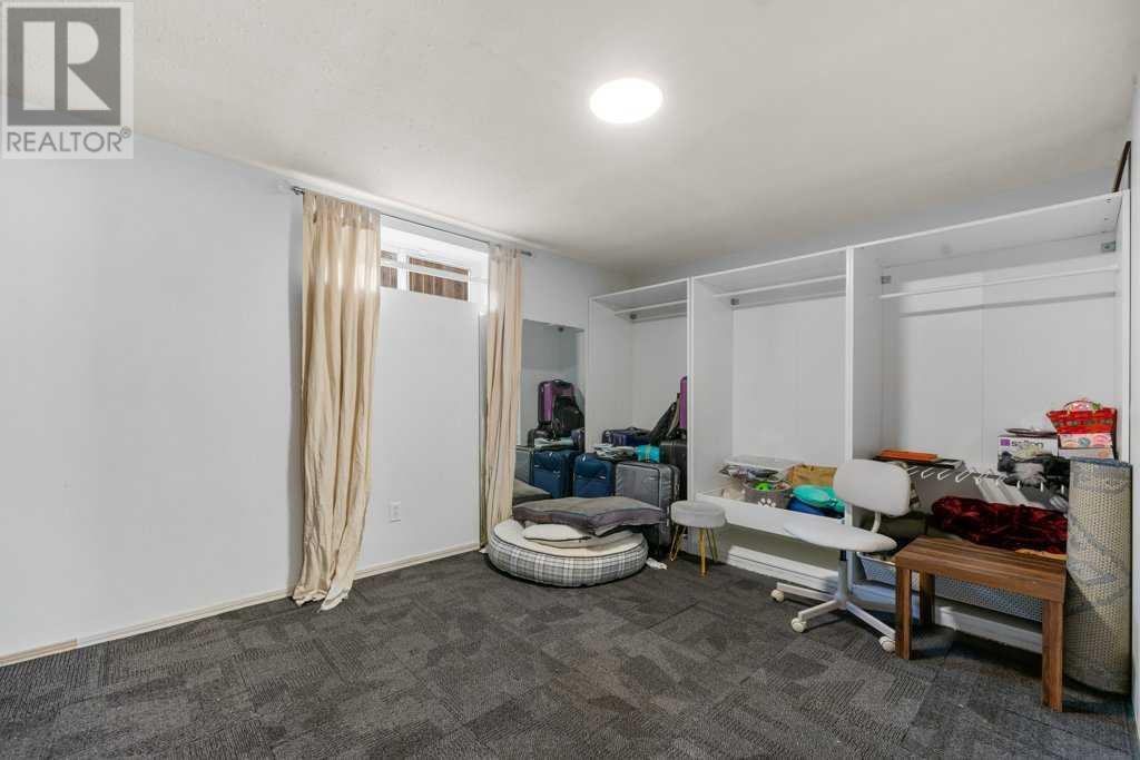Single Family House for Sale in  Douglasdale Point SE Douglasdale/Glen Calgary 