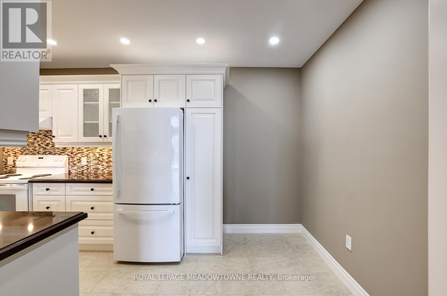 Photo 32 of 606 2075 Amherst Heights Drive, Burlington ON
