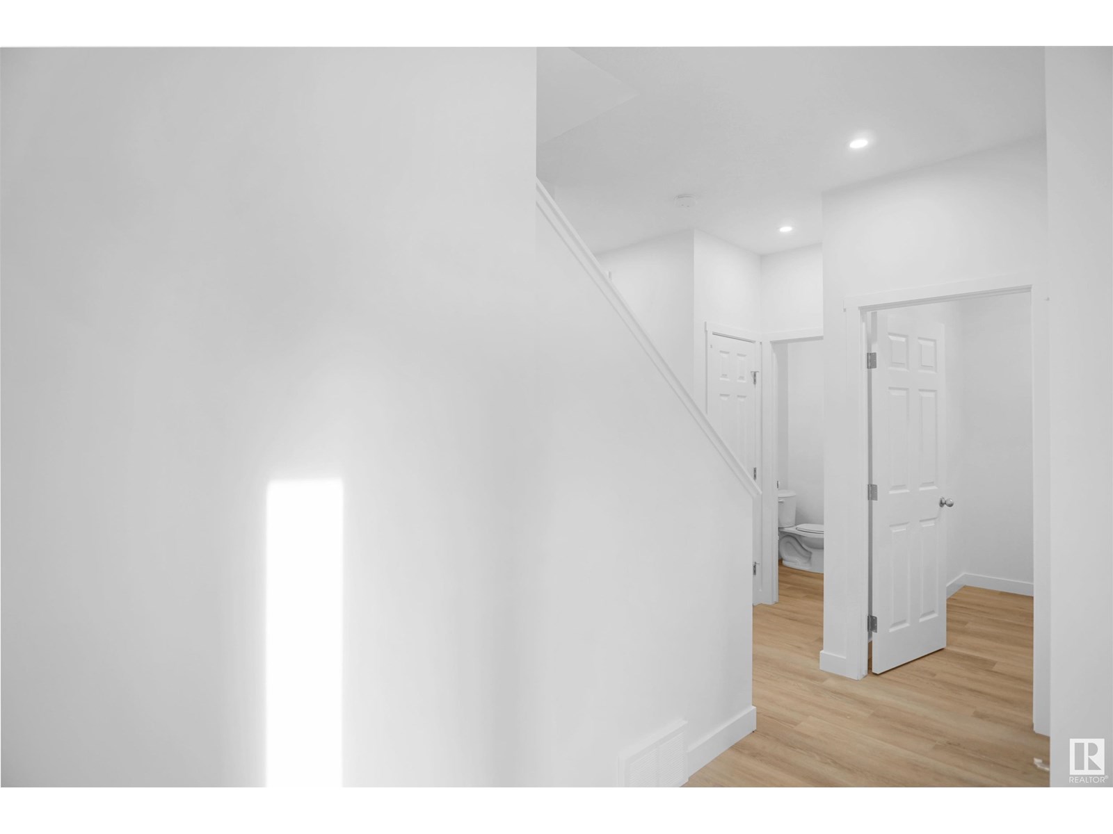 Photo 2 of 22920 82 Av Nw, Edmonton AB