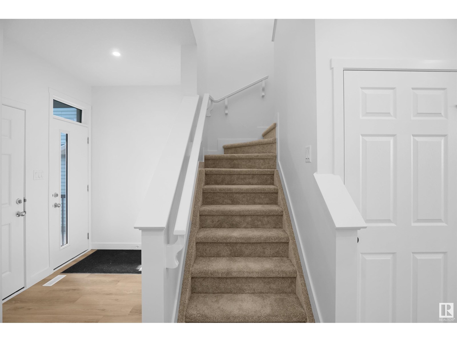 Photo 5 of 22920 82 Av Nw, Edmonton AB