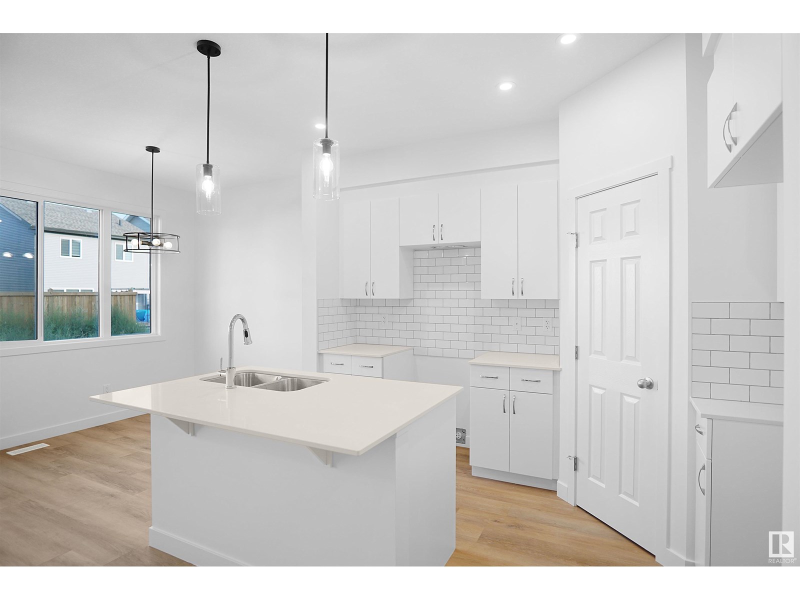 Photo 6 of 22920 82 Av Nw, Edmonton AB