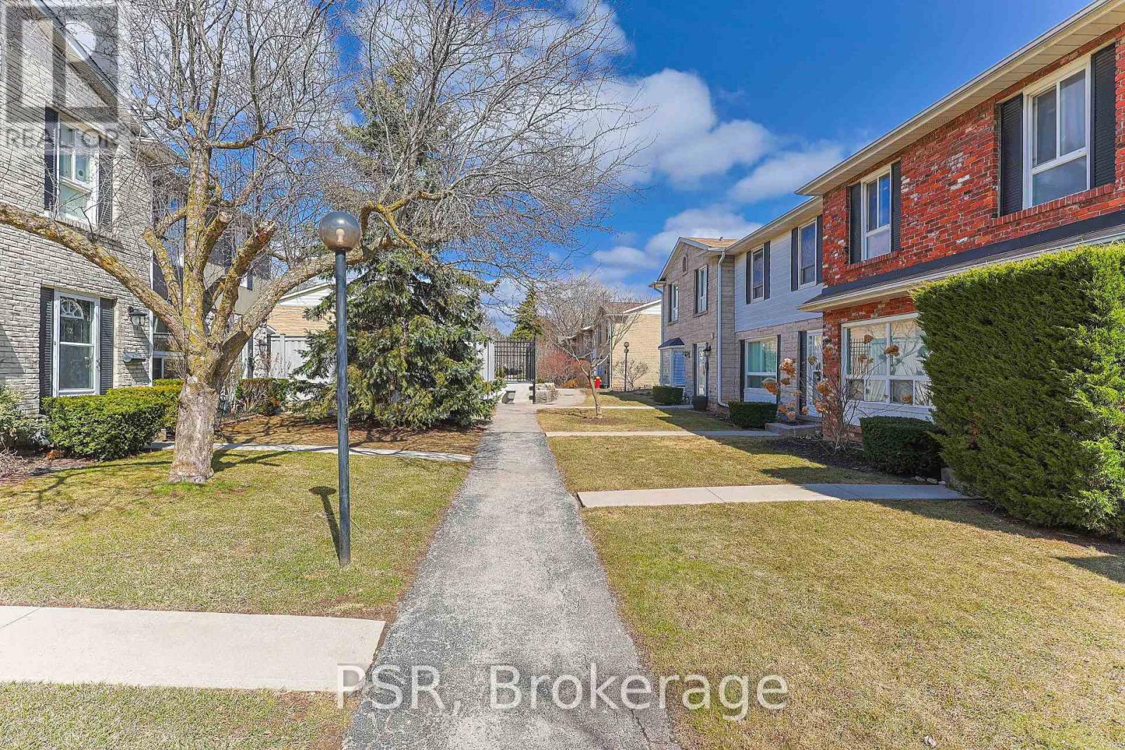 Photo 47 of 54 5475 Lakeshore Road, Burlington ON