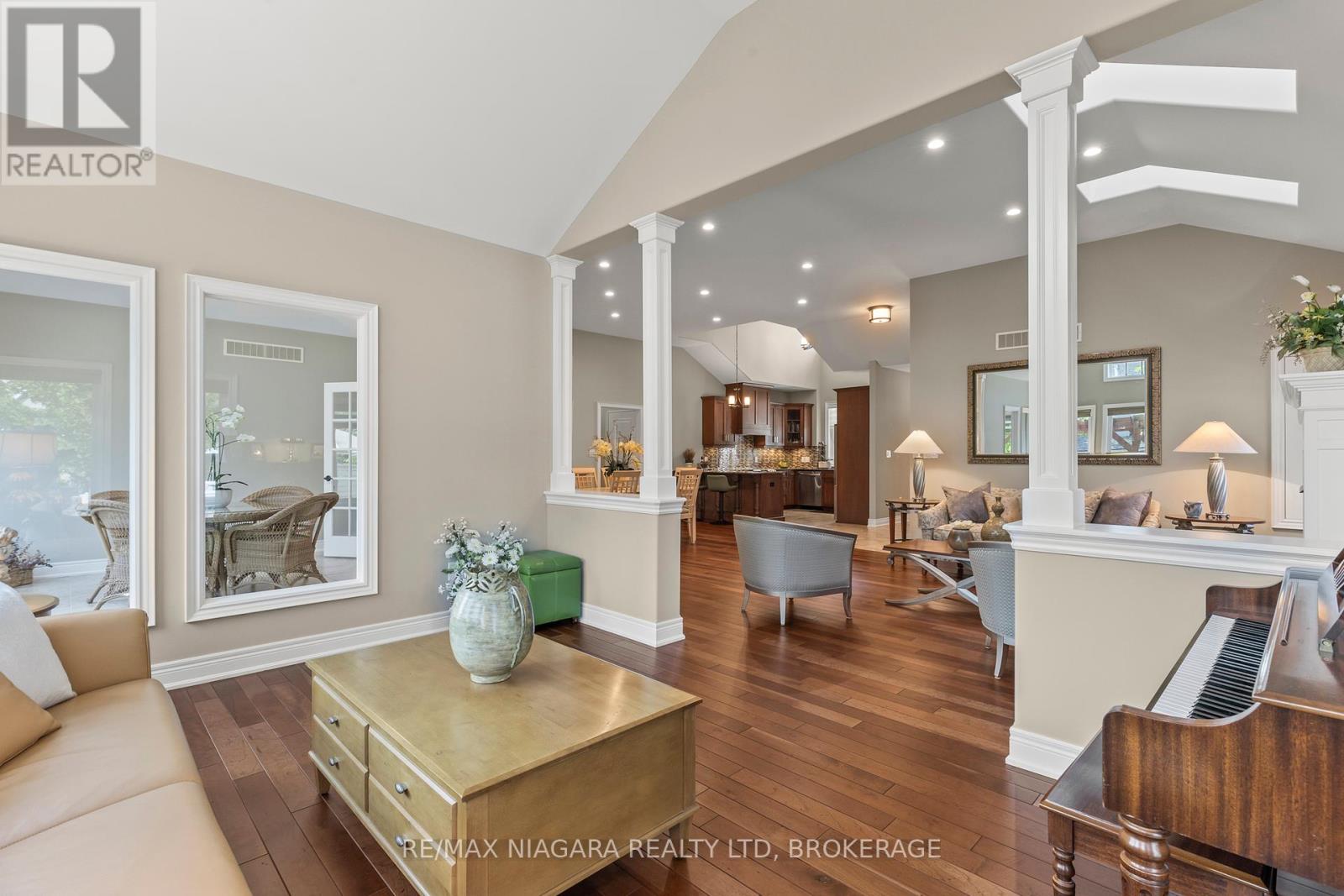 Photo 24 of 44 Stoneridge Crescent, Niagaraonthelake ON