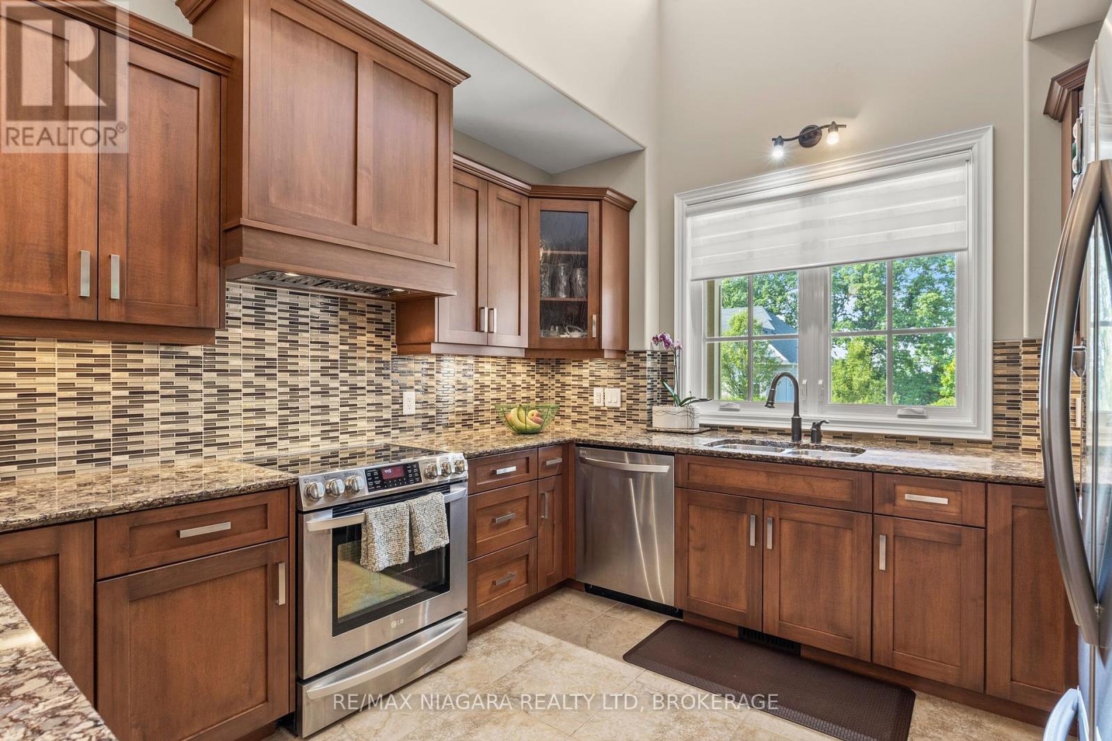 Photo 12 of 44 Stoneridge Crescent, Niagaraonthelake ON