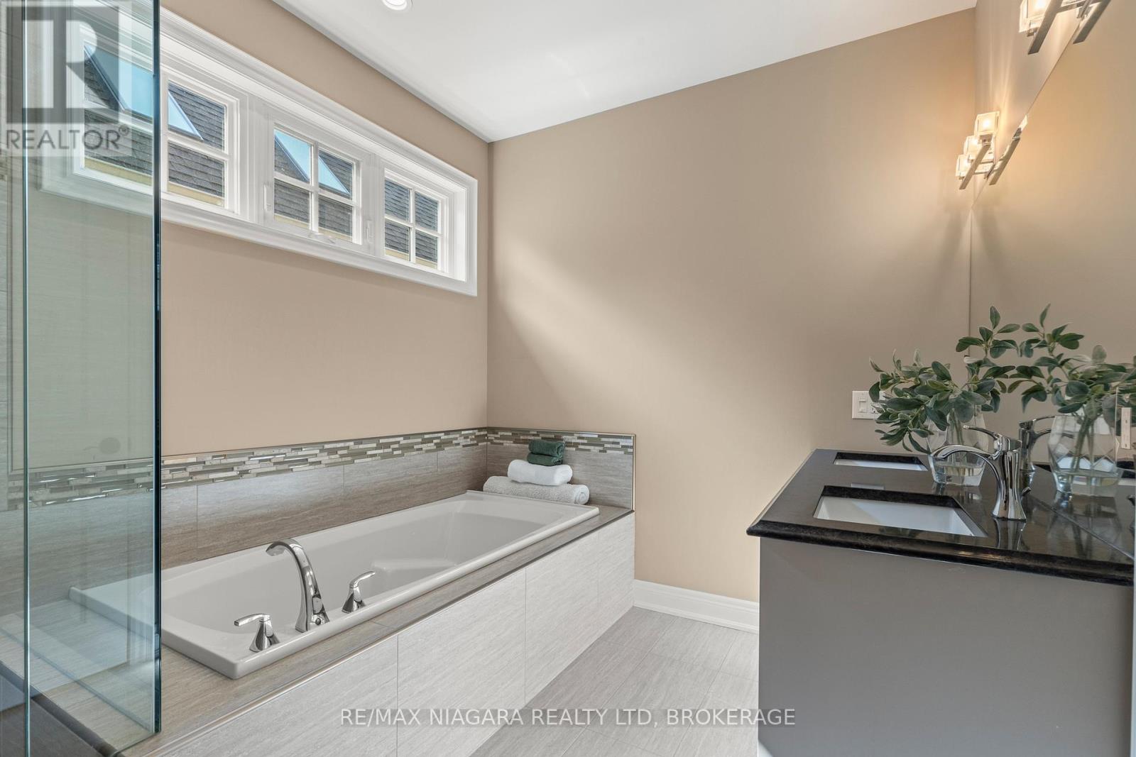 Photo 13 of 44 Stoneridge Crescent, Niagaraonthelake ON