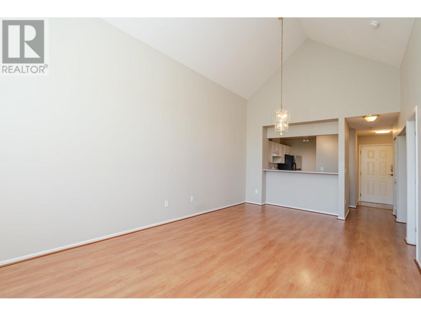 Photo 10 of 409 1369 56 Street, Delta BC