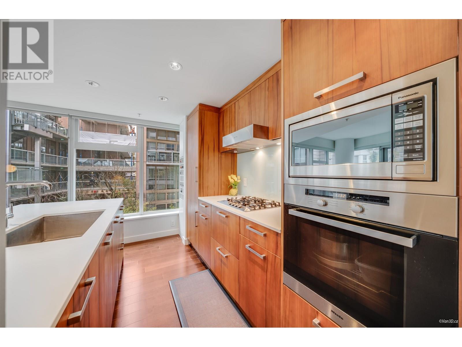 Photo 10 of 205 1565 W 6th Avenue, Vancouver BC