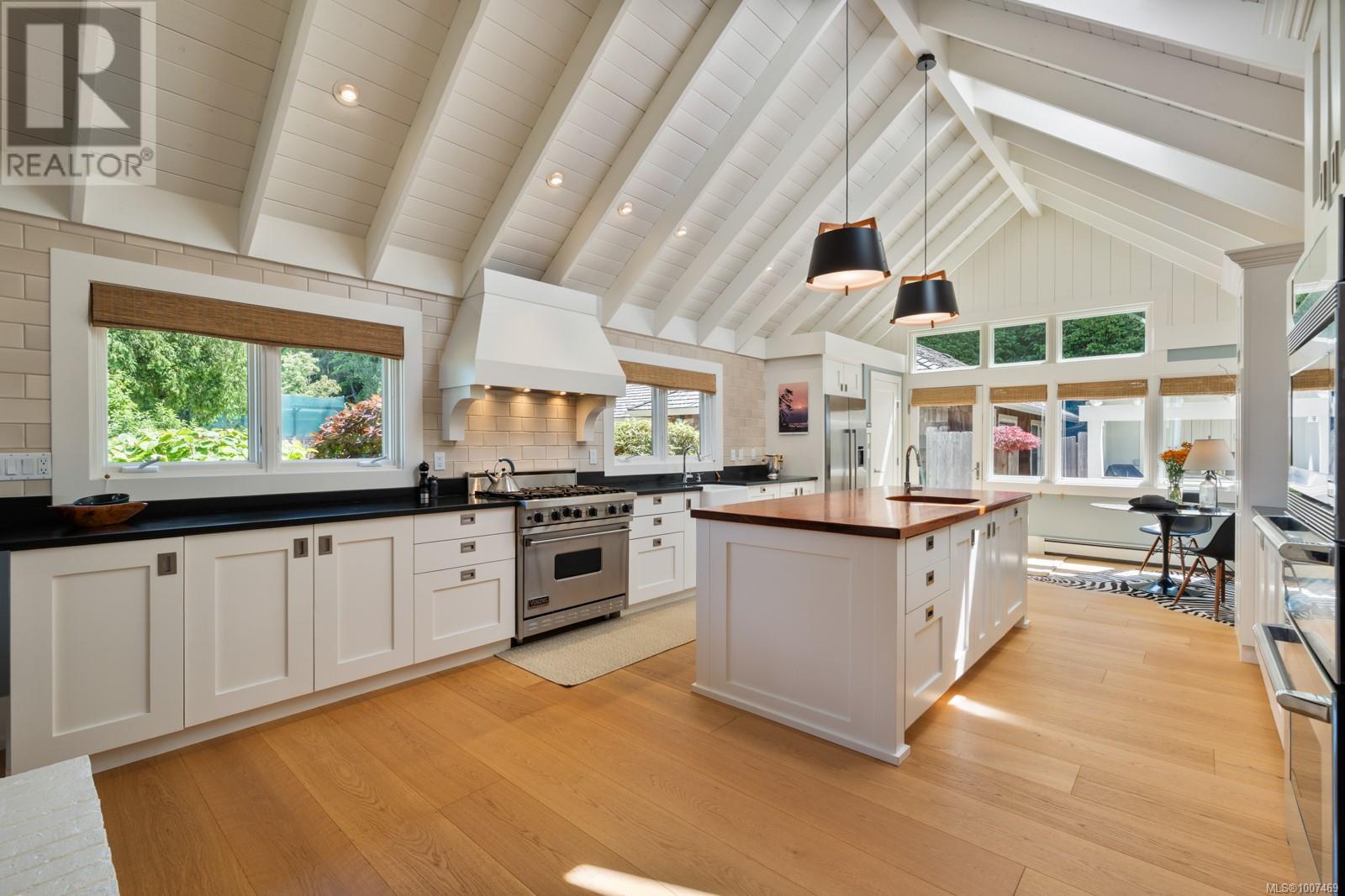 382 Judges Row, Qualicum Beach