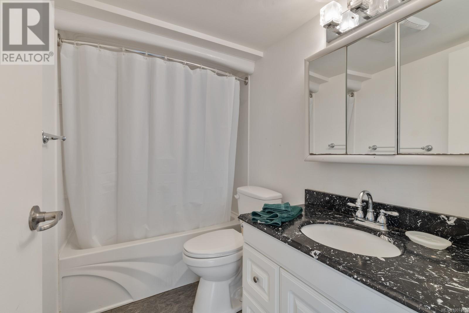 382 Judges Row, Qualicum Beach