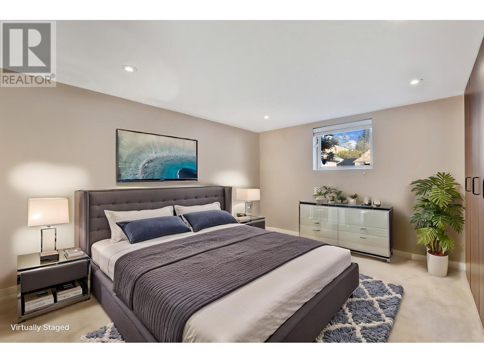 Photo 4 of 805 Longlac Street, Coquitlam BC
