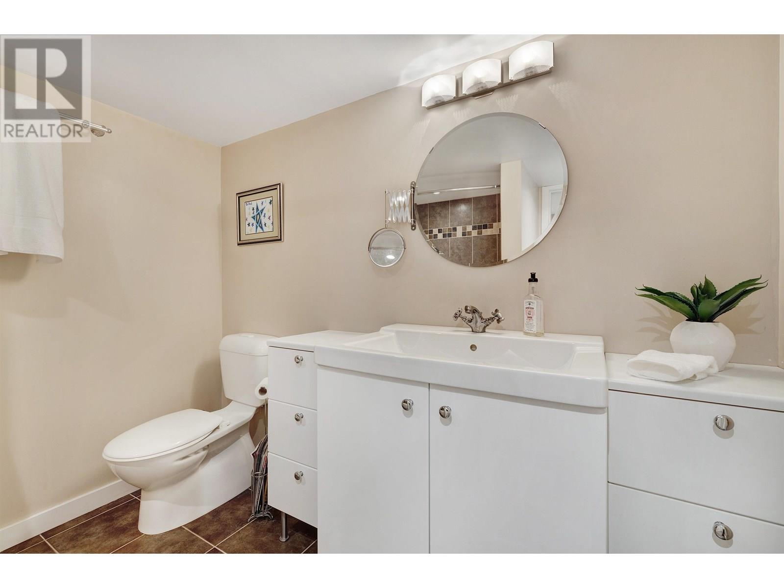 Photo 5 of 805 Longlac Street, Coquitlam BC