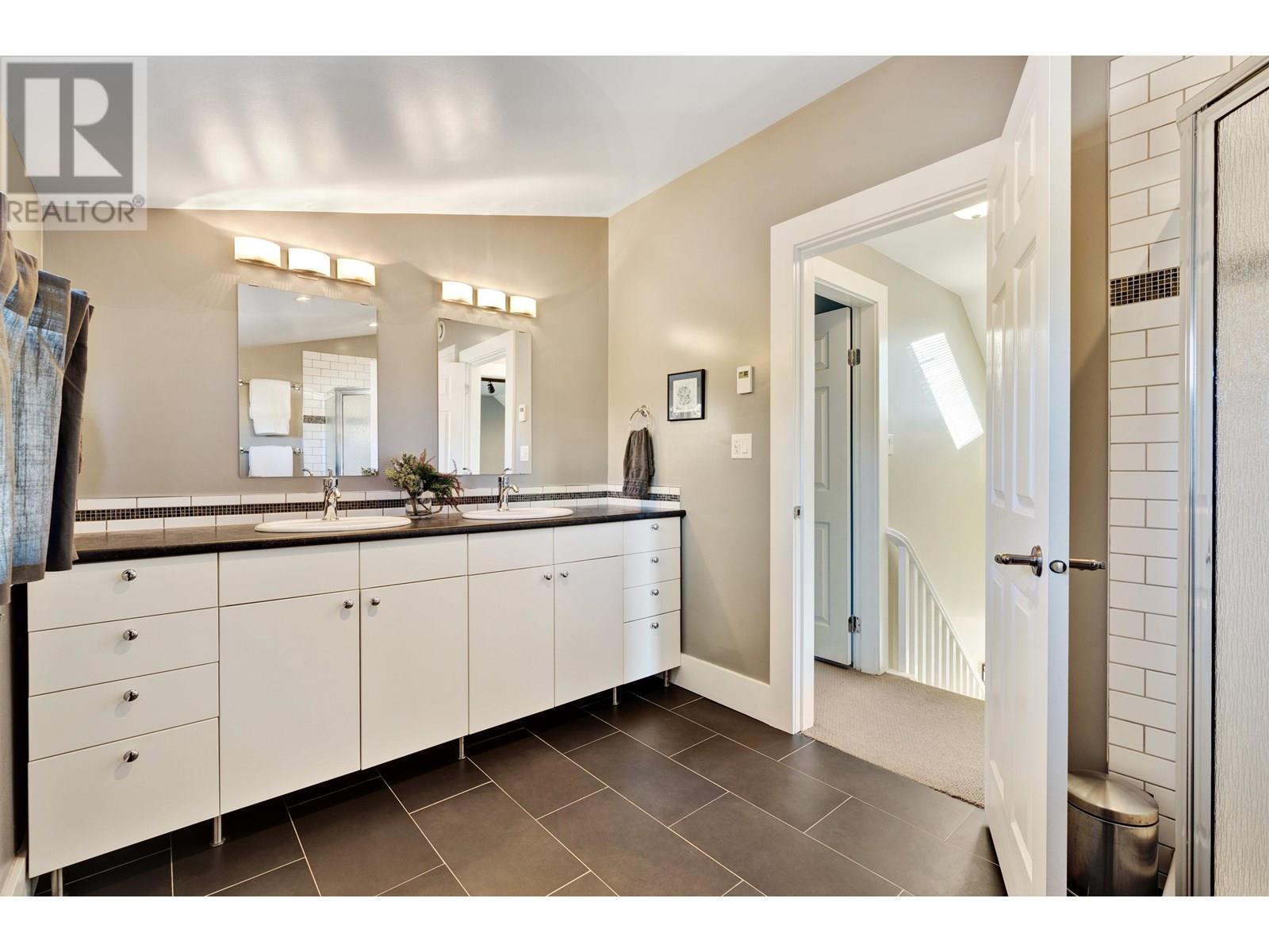 Photo 7 of 805 Longlac Street, Coquitlam BC