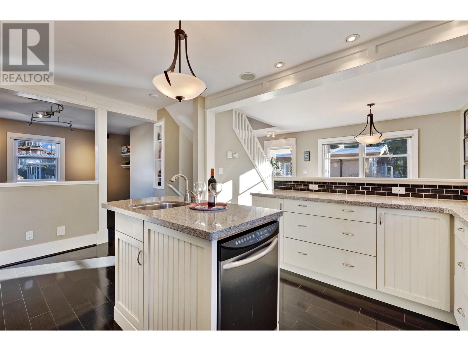 Photo 12 of 805 Longlac Street, Coquitlam BC