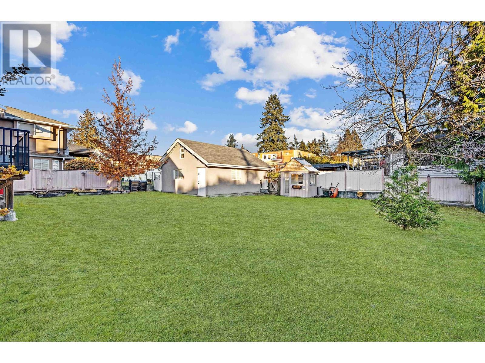 Photo 3 of 805 Longlac Street, Coquitlam BC
