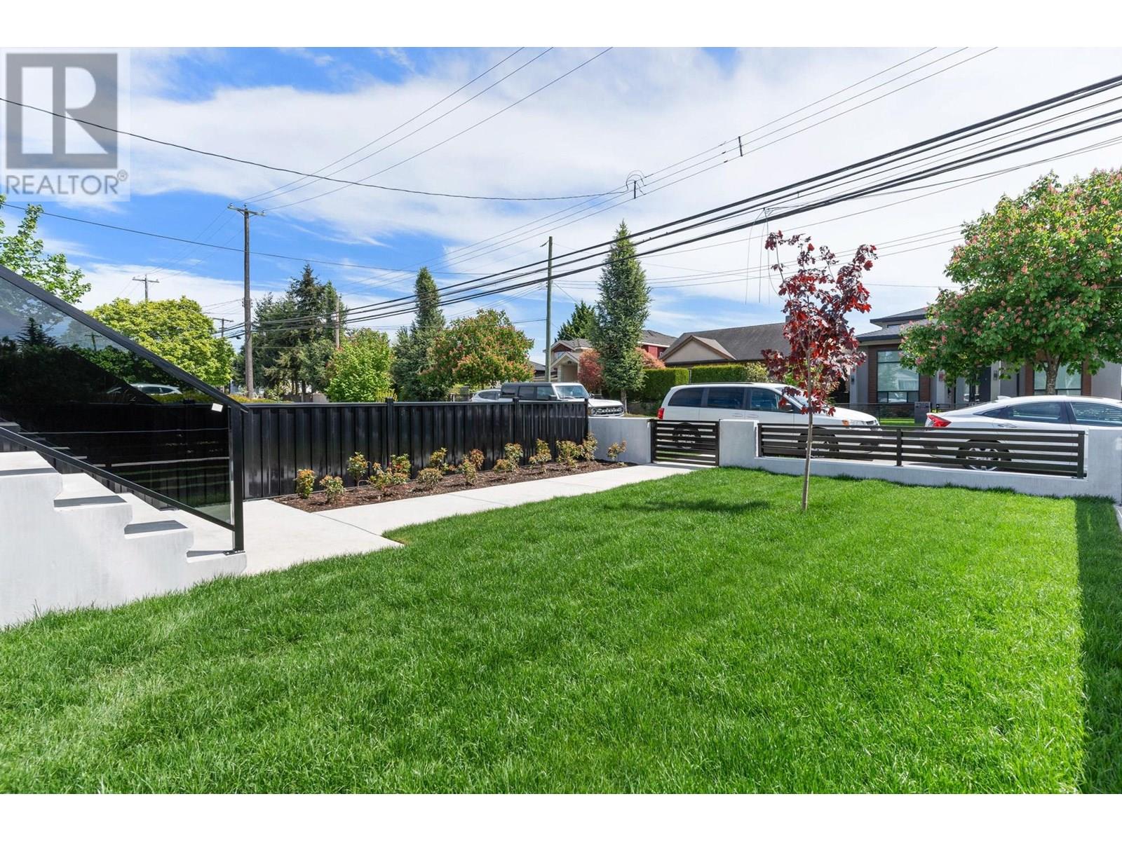 Photo 2 of 7225 10th Avenue, Burnaby BC