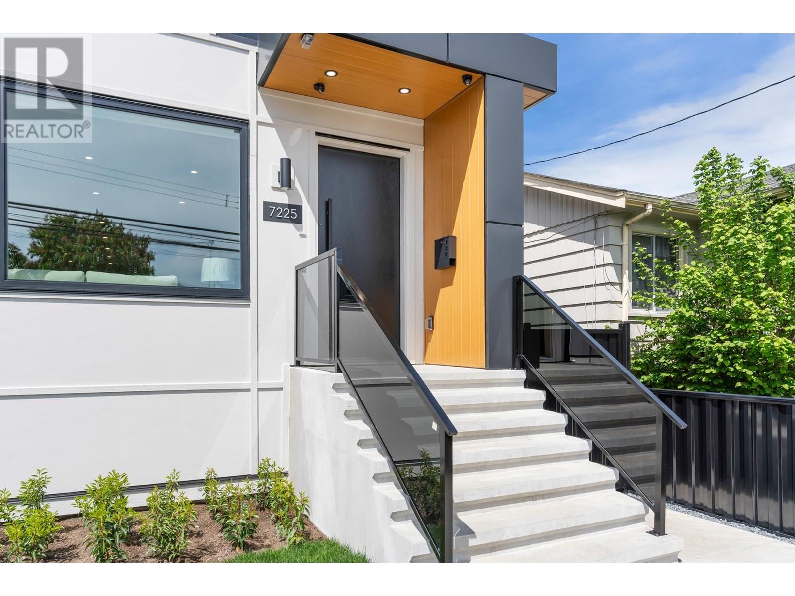 Photo 5 of 7225 10th Avenue, Burnaby BC