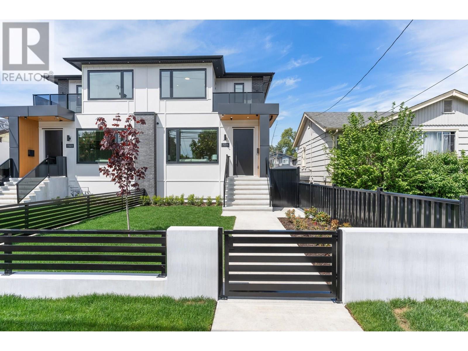 Photo 3 of 7225 10th Avenue, Burnaby BC