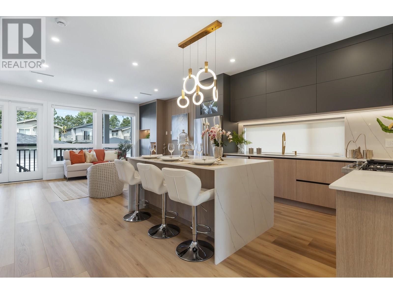 Photo 17 of 7225 10th Avenue, Burnaby BC
