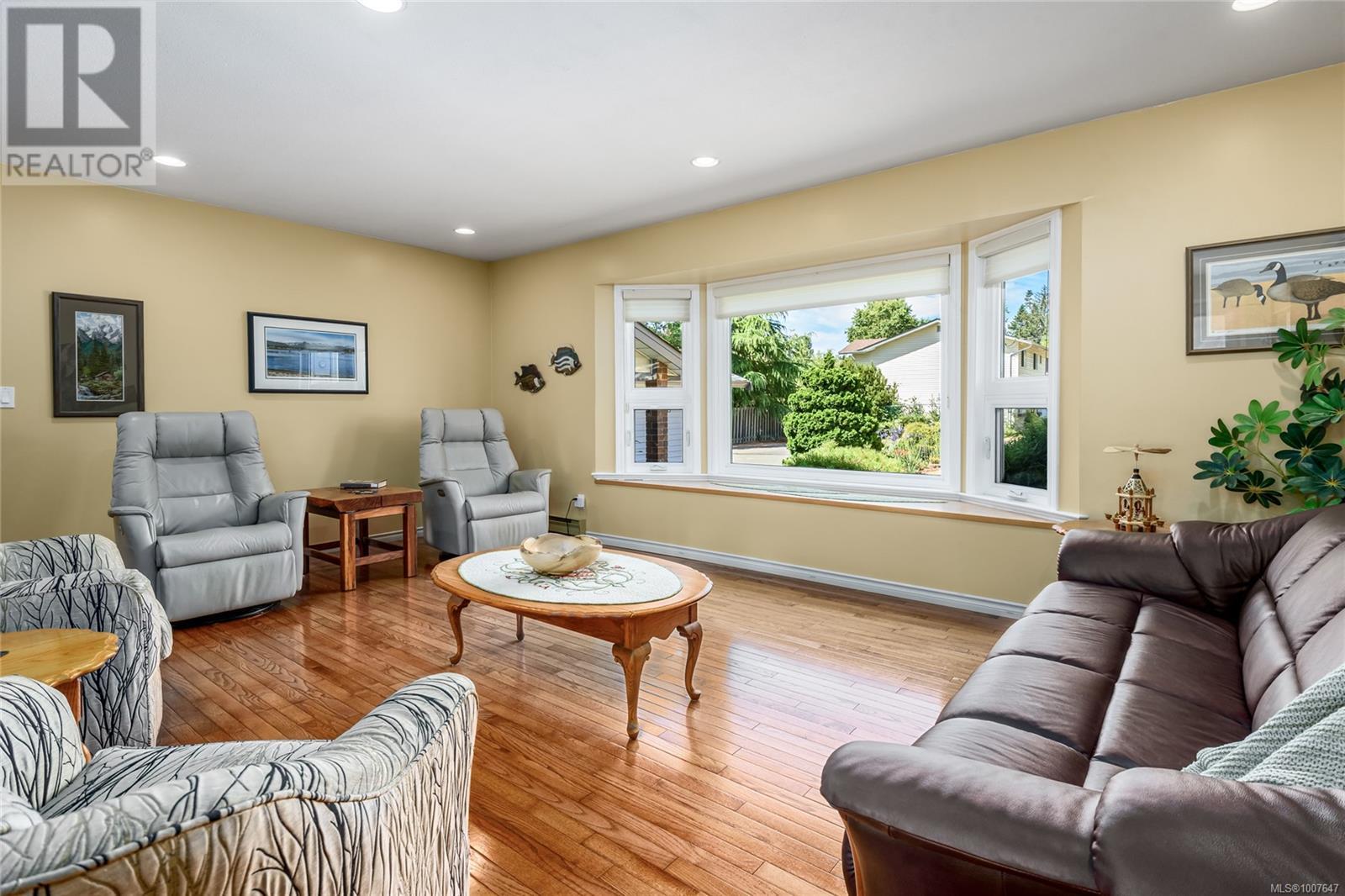 Photo 30 of 2069 Gull Ave, Comox BC