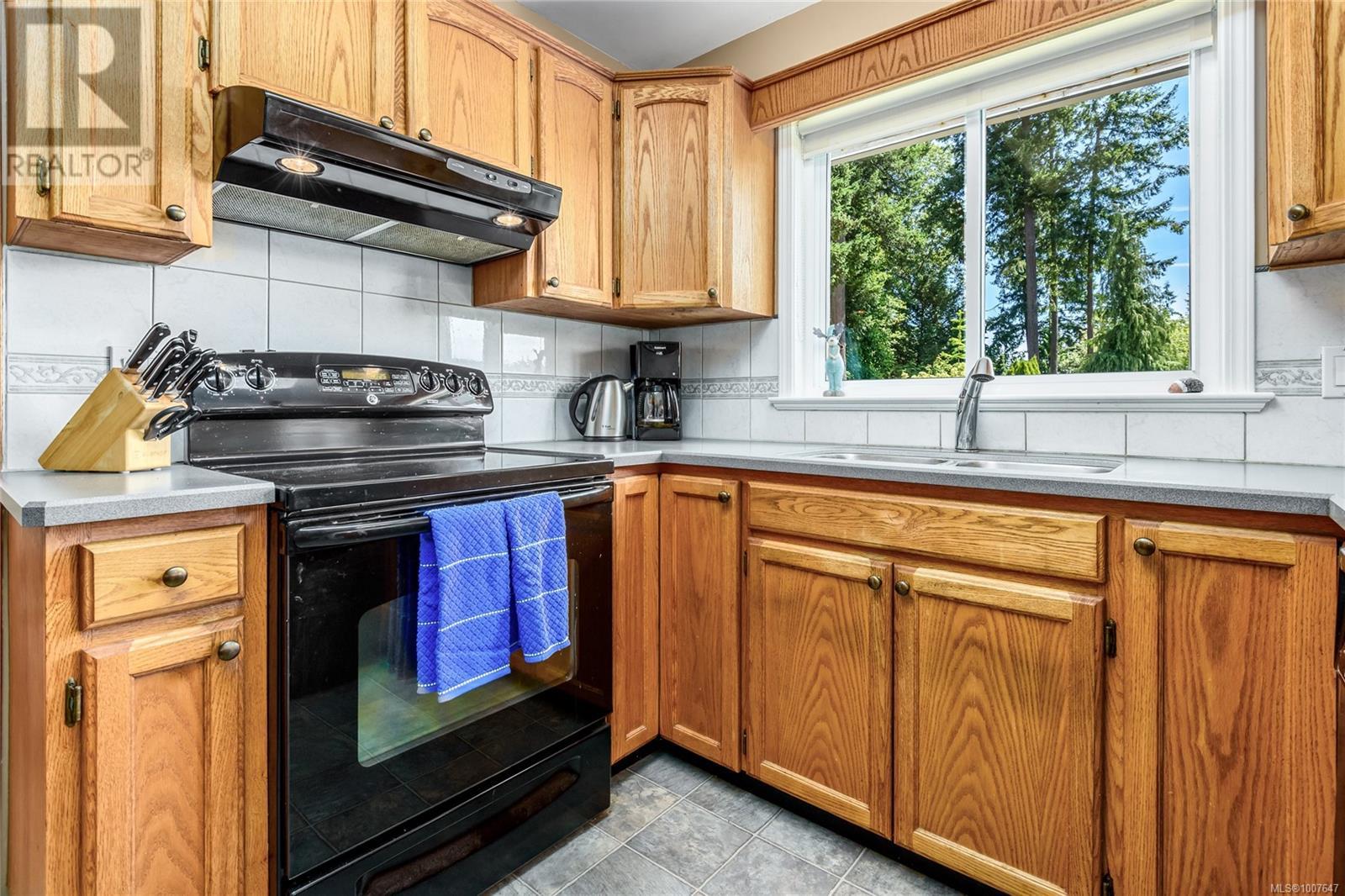 Photo 29 of 2069 Gull Ave, Comox BC