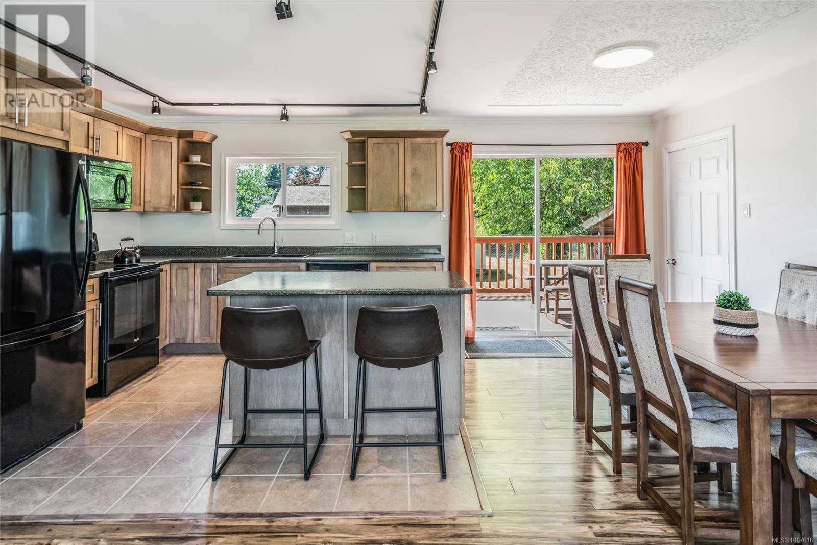 2135 Willemar Ave, Courtenay