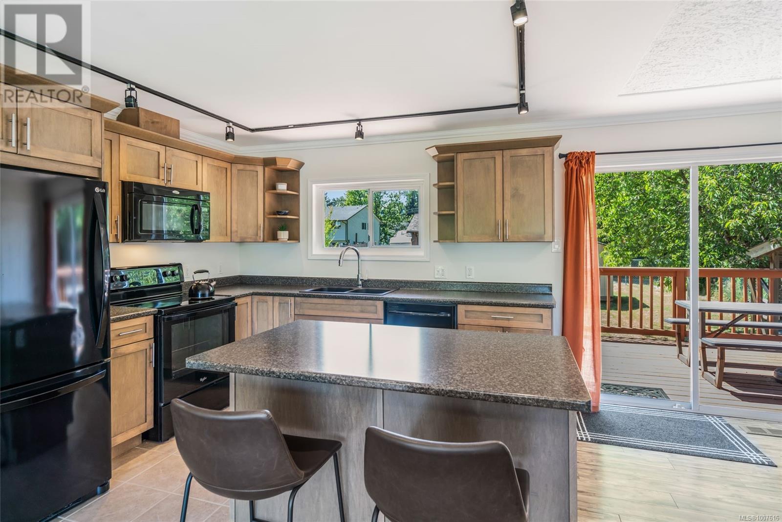 2135 Willemar Ave, Courtenay