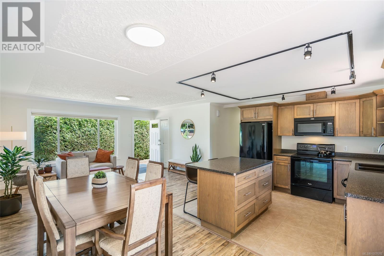 2135 Willemar Ave, Courtenay
