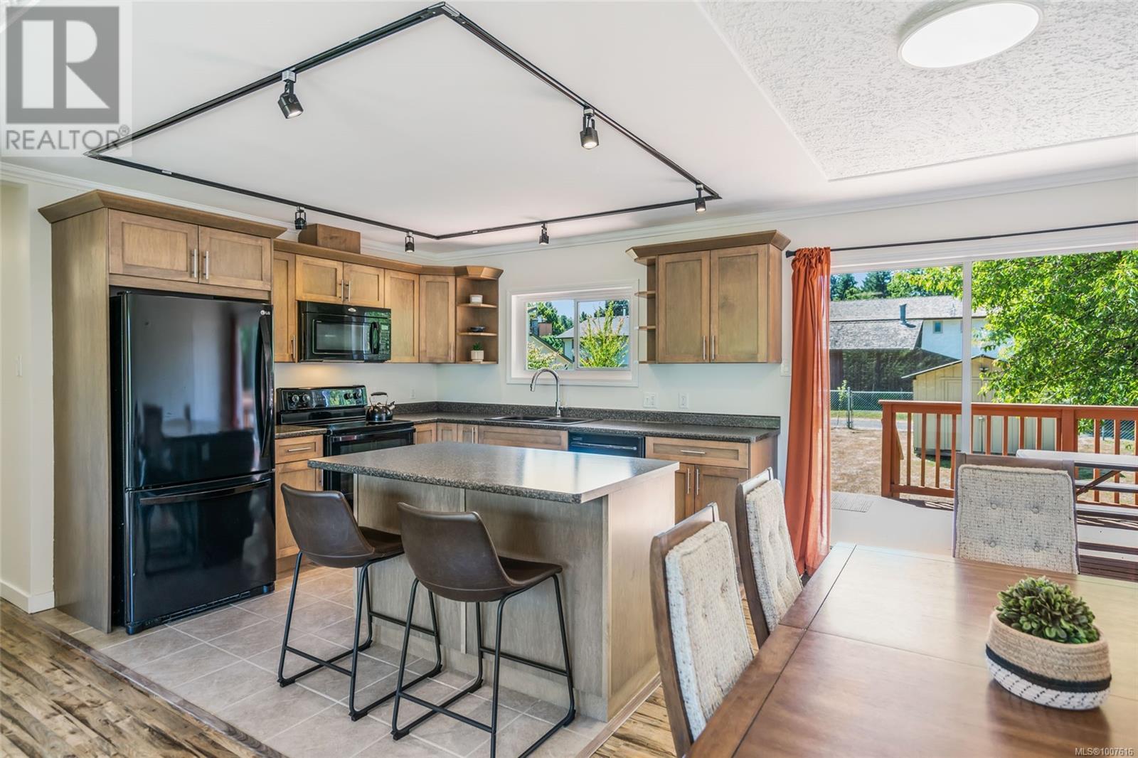 2135 Willemar Ave, Courtenay