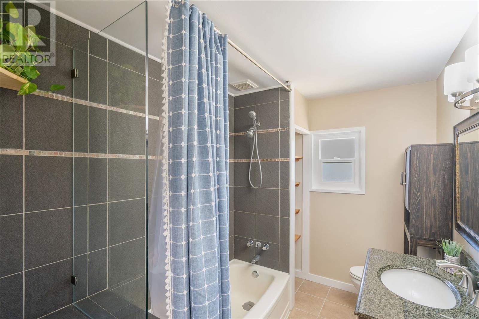 2135 Willemar Ave, Courtenay