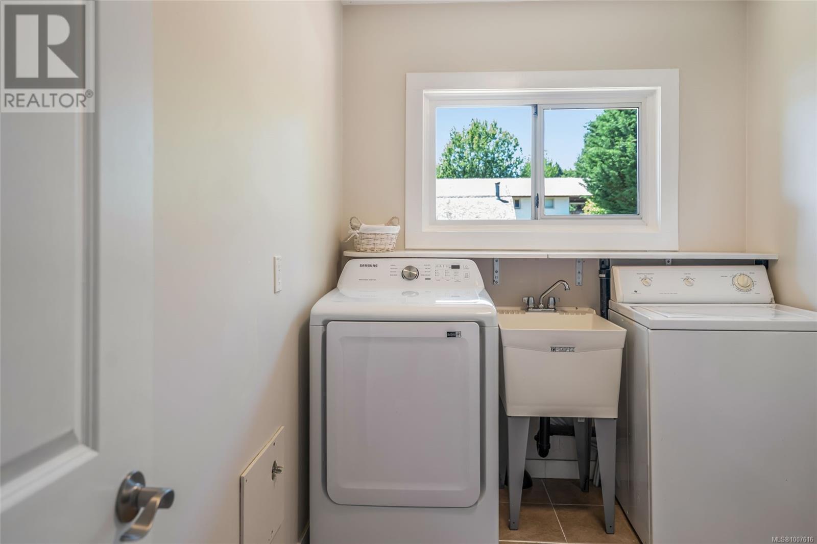 2135 Willemar Ave, Courtenay