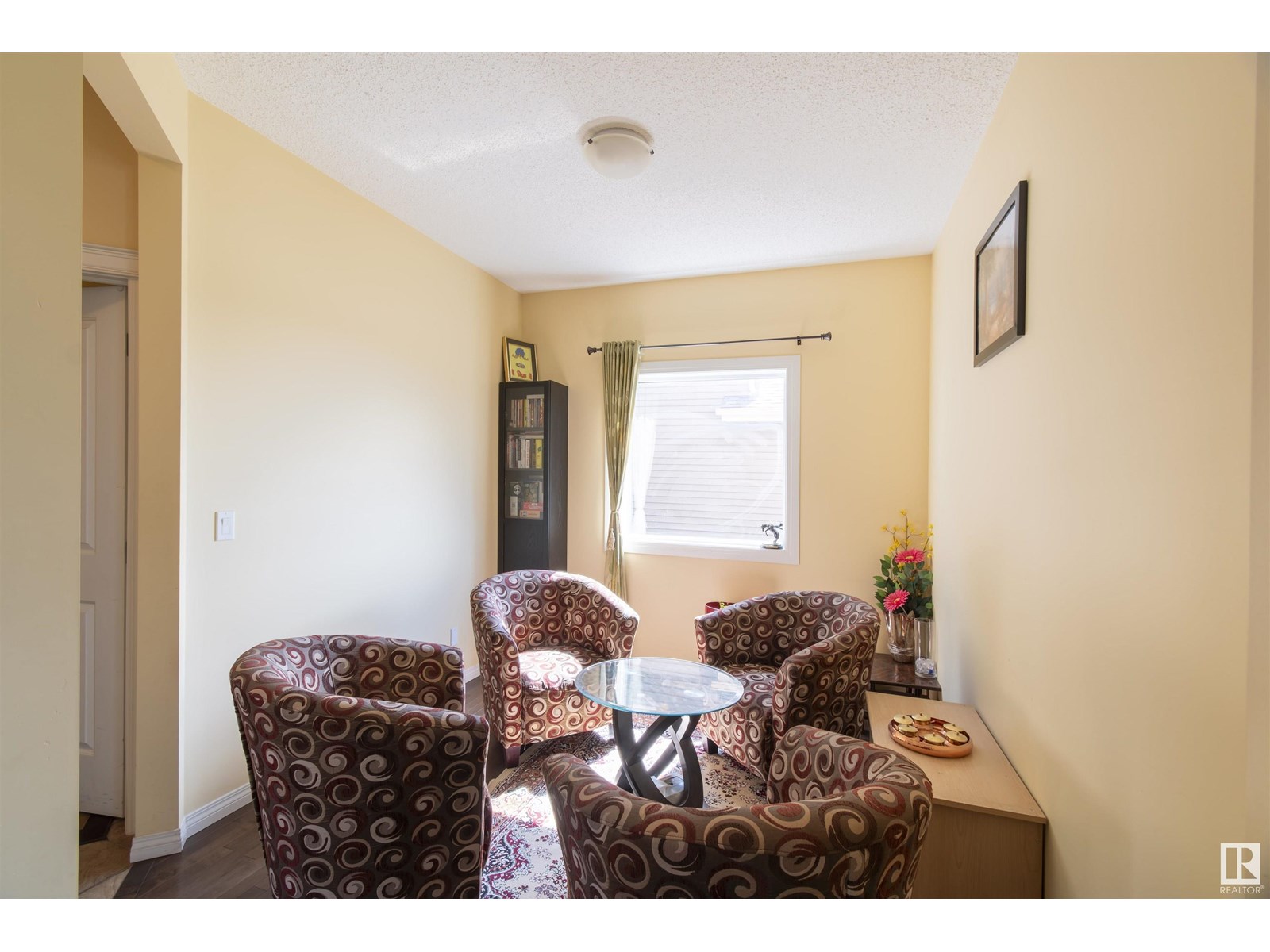 Photo 2 of 1840 56 St Sw, Edmonton AB