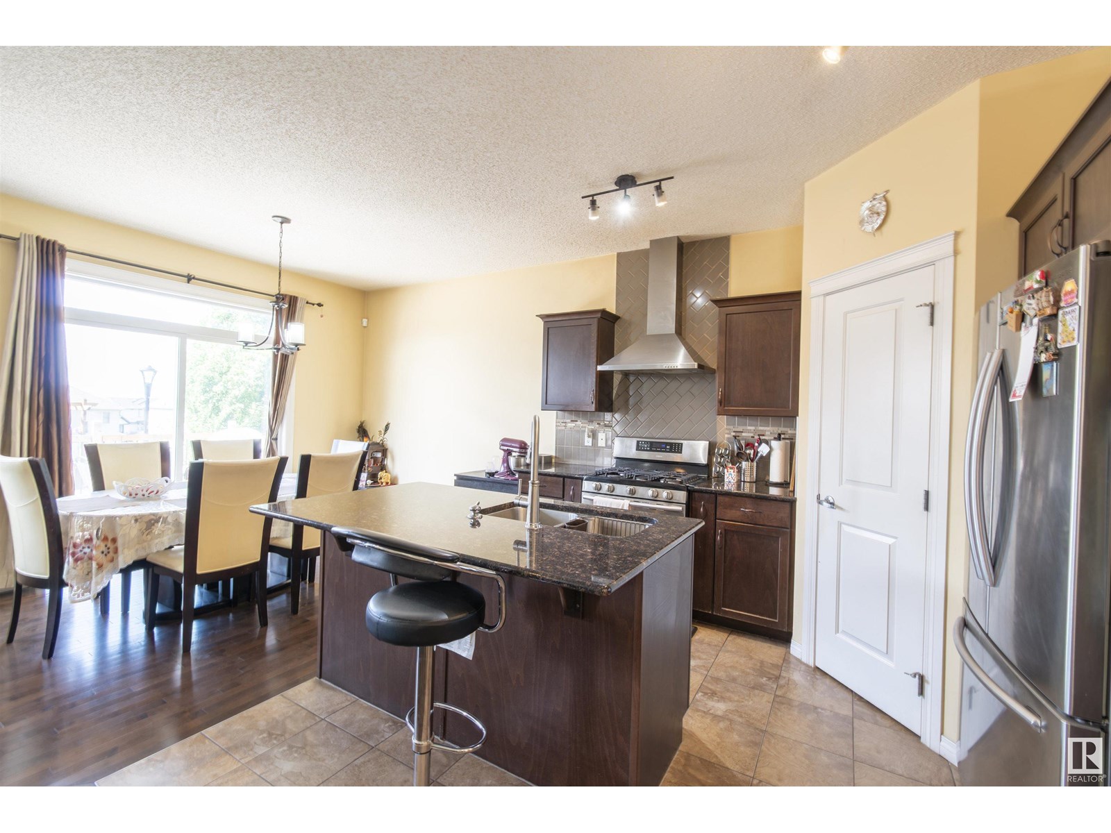 Photo 3 of 1840 56 St Sw, Edmonton AB